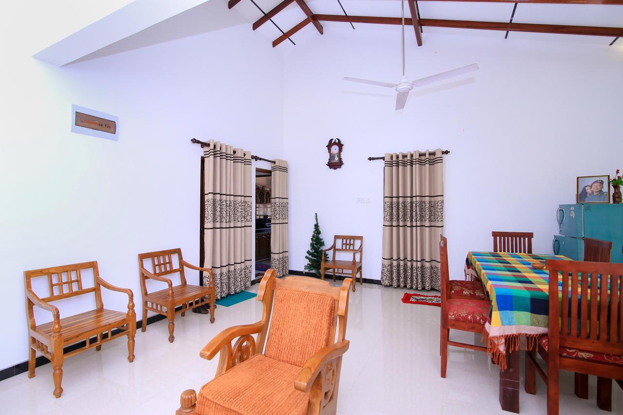 Hotel Surf Bay House Dikwella Sur Habitación foto