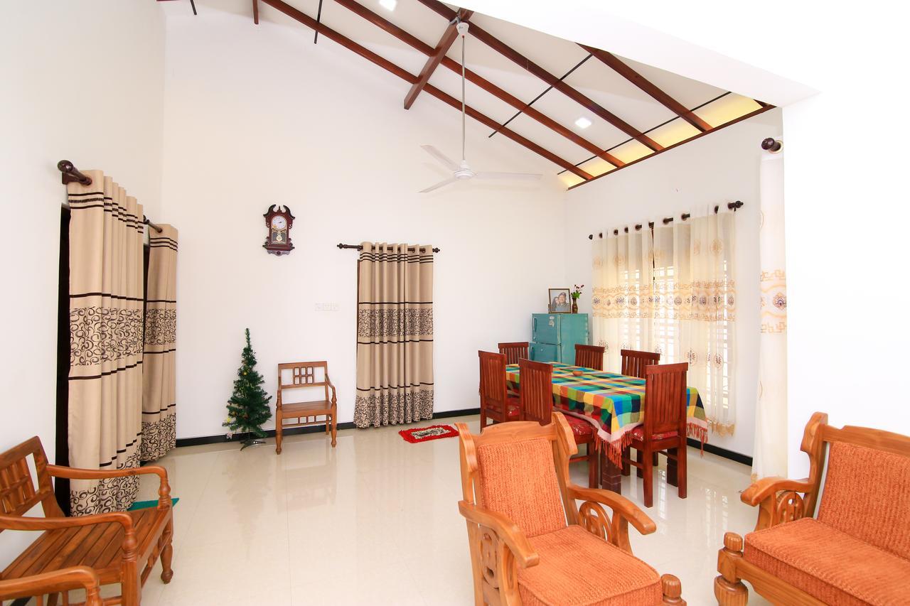 Hotel Surf Bay House Dikwella Sur Habitación foto